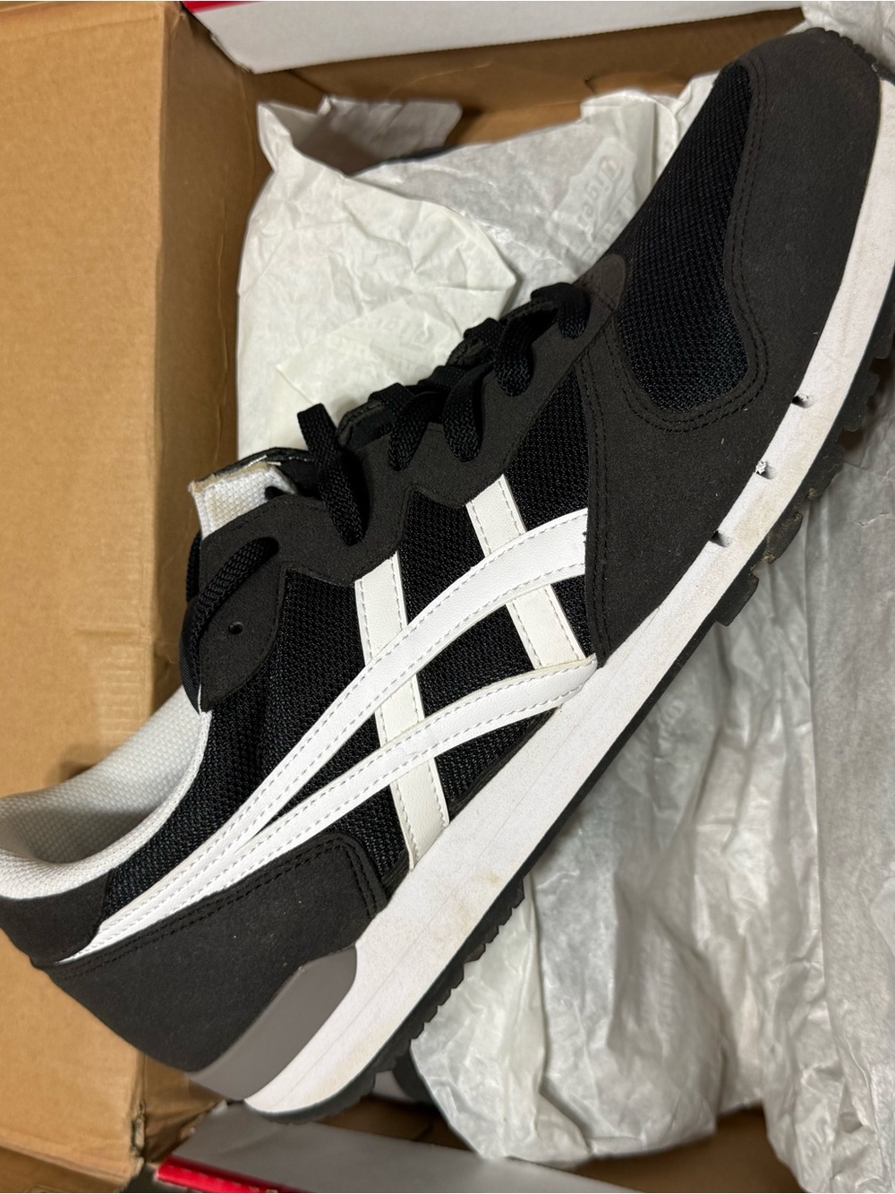 ASIC Onitsuka Tiger Men's size 14 Black and White Athletic Sneakers - Picture 2 of 6